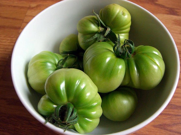 How to ripen green tomatoes indoors
