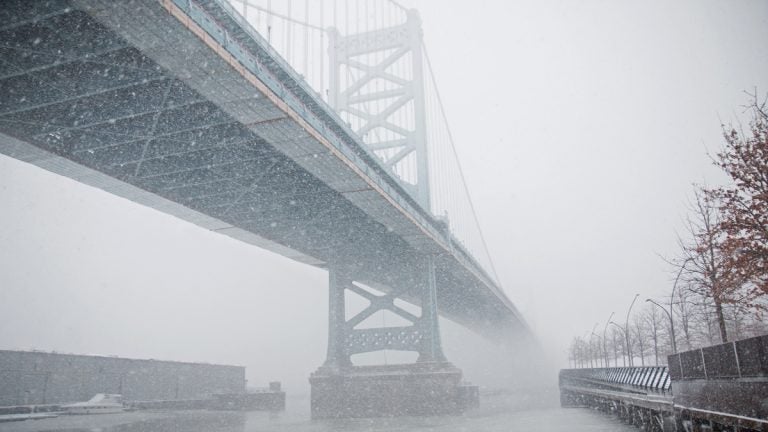  Wintry weather blankets the Benjamin Franklin Bridge and Race Street Pier in Philadelphia, March 5, 2015. Lindsay Lazarski/WHYY) 