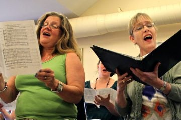 The Philadelphia Singers rehearse for their last concert. (Emma Lee/WHYY)
