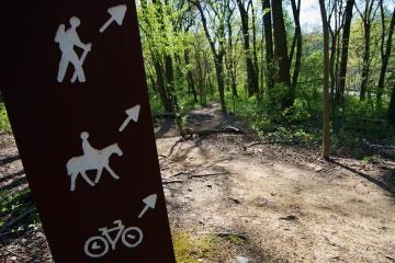  A sign pointing to the Wissahickon trails. (Bas Slabbers/for NewsWorks, file) 