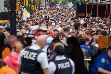  The security checkpoint at 18th and Cherry streets in Philadelphia was overrun on Sunday before Pope Francis' Mass on the Benjamin Franklin Parkway. (Brad Larrison/for NewsWorks) 