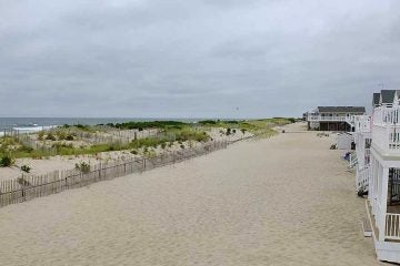  Ocean front homes in South Seaside Park, NJ. (Alan Tu/WHYY) 