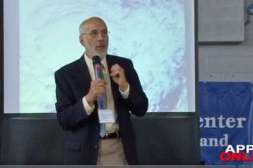  Harris Sokoloff, director of the Penn Project on Civic Engagement, welcomes guests to the LBI forum. (Image from APPonline.tv) 