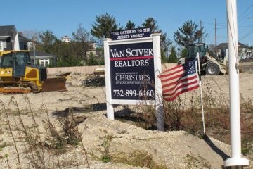  A vacant lot in Mantoloking N.J., is shown on Tuesday, Oct. 15, 2013.  (AP Photo/Wayne Parry) 