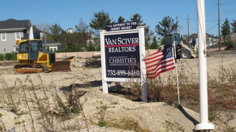  A vacant lot in Mantoloking N.J., is shown on Tuesday, Oct. 15, 2013.  (AP Photo/Wayne Parry) 