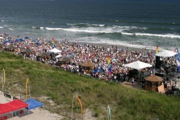  The crowd in Atlantic City before Blake Shelton's concert. (AP Photo/Atlantic City Convention & Visitors Authority) 