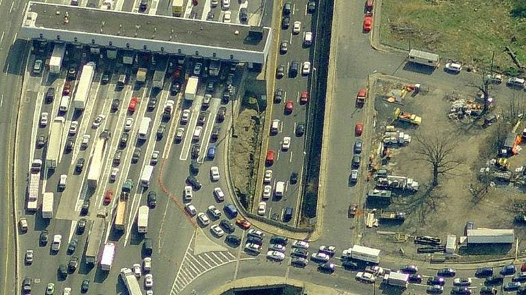  Aerial view of the Fort Lee access lanes onto the George Washington Bridge. (Image via Bing Maps) 