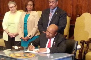 Mayor Micahel Nutter signs executive order