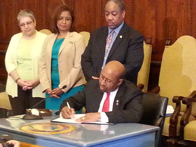 Mayor Micahel Nutter signs executive order