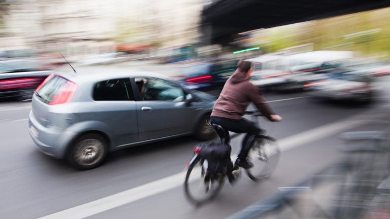  A bill in the New Jersey legislature would require cars to keep their distance from bikers. (Shutterstock) 