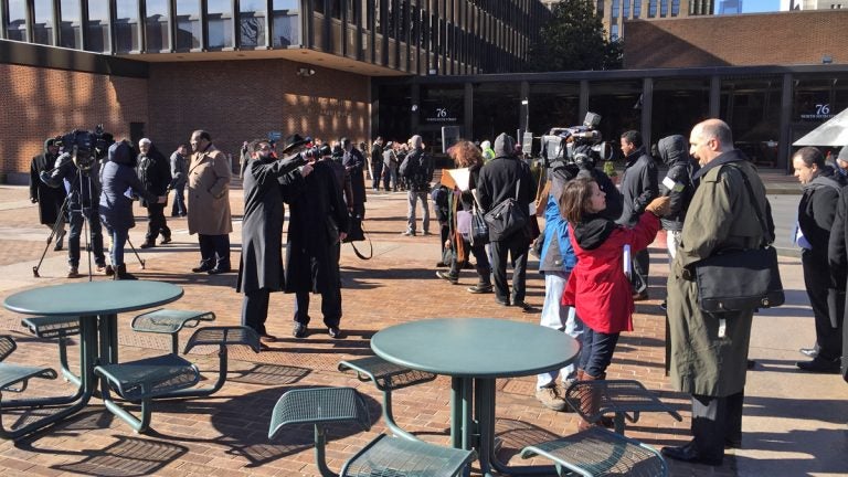  A large crowd and media gathered outside of the Federal Courthouse in Philadelphia for today's hearing on NYPD conduct. (Alan Tu/WHYY) 