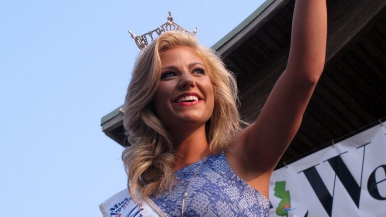  Miss Alabama Meg McGuffin waves to spectators at the traditional Miss America welcome ceremony on the Atlantic City Boardwalk on Tuesday, Sept. 1, 2015. (AP Photo/Wayne Parry) 