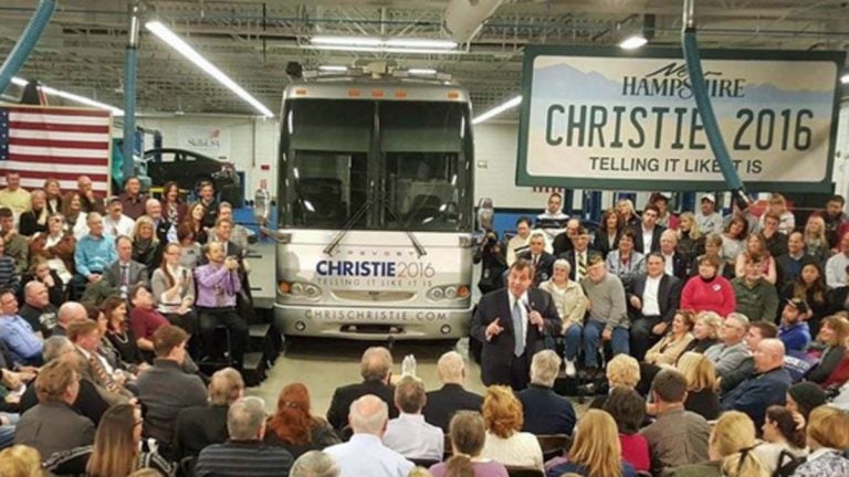  New Jersey Governor Chris Christie arrives in Nashua, New Hampshire, Feb. 1, 2016.(Chris Christie 2016 campaign ) 