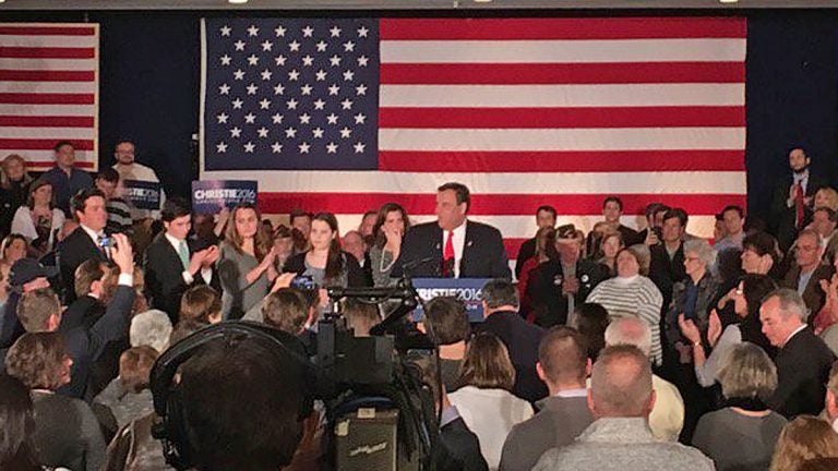  New Jersey Governor Chris Christie address supporters in New Hampshire, Feb. 9, 2016.(Matt Katz) 