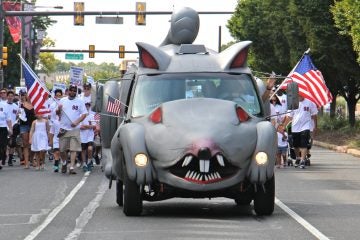 The ratmobile at the Labor Day union parade in Philadelphia. (Emma Lee/Newsworks)