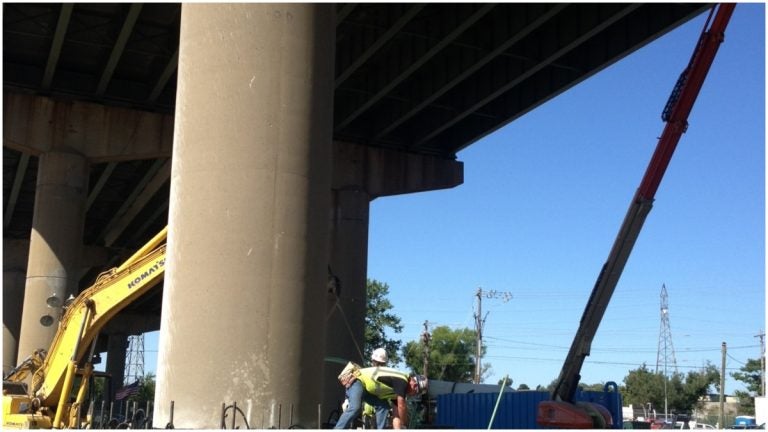  Construction crews work around the clock on I-495 bridge.(Nichelle Polston/WHYY) 