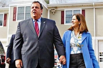  Chris Christie, the Republican governor of New Jersey, and his wife Mary Pat, an investment banker. (Photo: Mel Evans/AP) 
