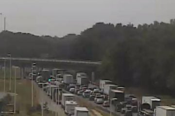 Traffic backups on SB I-95 near the service plaza due to an accident near Rt. 896. (photo via DelDOT traffic camera)