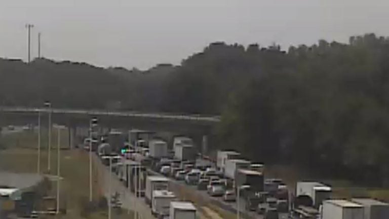 Traffic backups on SB I-95 near the service plaza due to an accident near Rt. 896. (photo via DelDOT traffic camera)