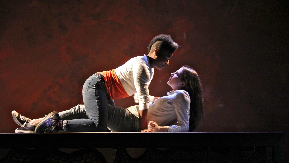  Jennifer Kidwell (Aicha) and Anna Zaida Szapiro (Kate) rehearse a love scene in A Knee That Can Bend. (Emma Lee/WHYY) 