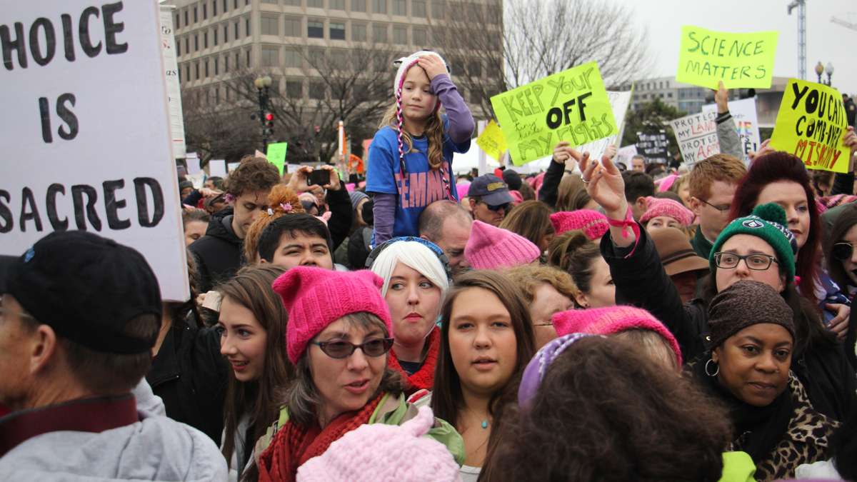 Marchers stand shoulder to shoulder on Independence Avenue during the Women's March on Washington. (Emma Lee/WHYY)