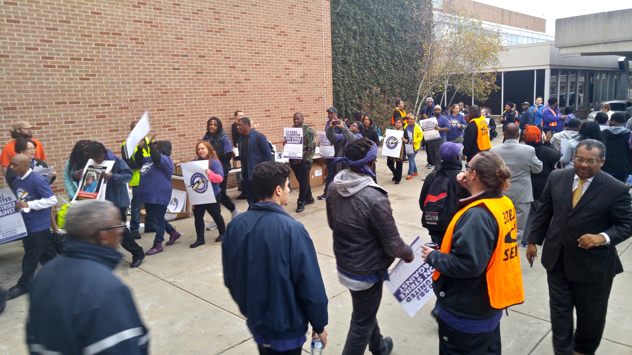  Airport workers take to the picket lines at Philadelphia International Airport. (Tom MacDonald/WHYY) 