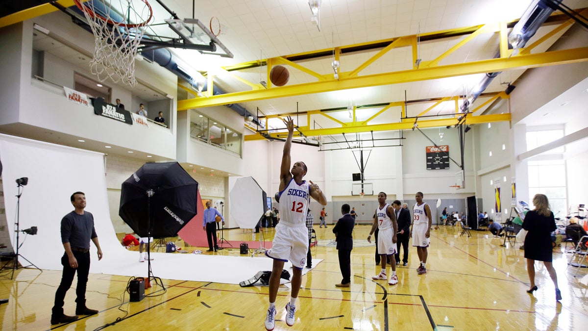  Philadelphia 76ers' Evan Turner goes up for a shot as he waits on photographers during NBA basketball media day at the team's practice facility in 2013, in Philadelphia. By next summer, the Sixers hope to open an $82 million, 120,000-square-foot facility across the Delaware River in Camden. (AP photo/file) 
