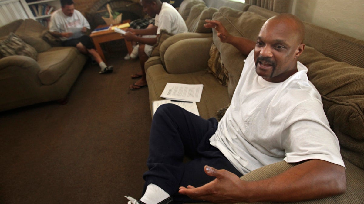  Christopher Williams, right, joins in during a discussion group for drug abusers at the Sacramento Recovery House in Sacramento, California. A Pennsylvania legislator has introduced a measure calling for state certification of such facilities. (AP file photo) 