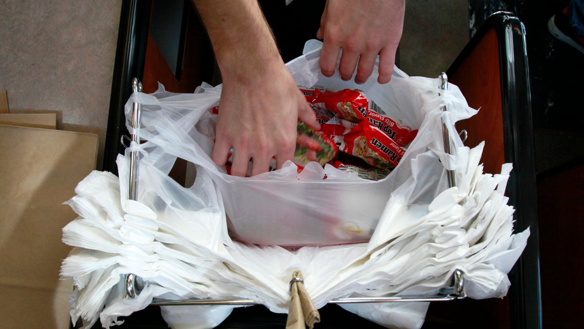  A Pa. lawmaker is proposing a 2-cent surcharge on every plastic bag issued in Pennsylvania stores. (Elaine Thompson/AP Photo, file) 