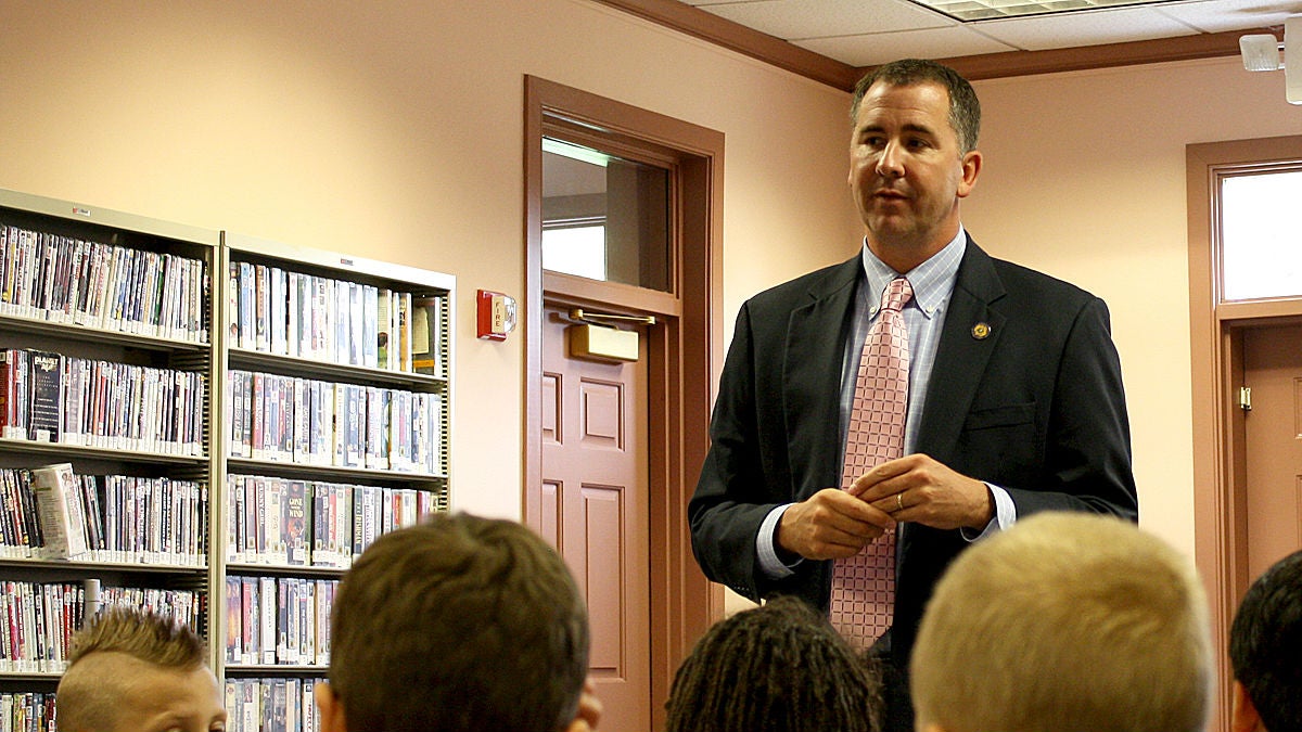Rep. John Atkins speaking to 3rd grade students when he was still in office in 2010. (photo courtesy DelawareGovernor/Flickr)