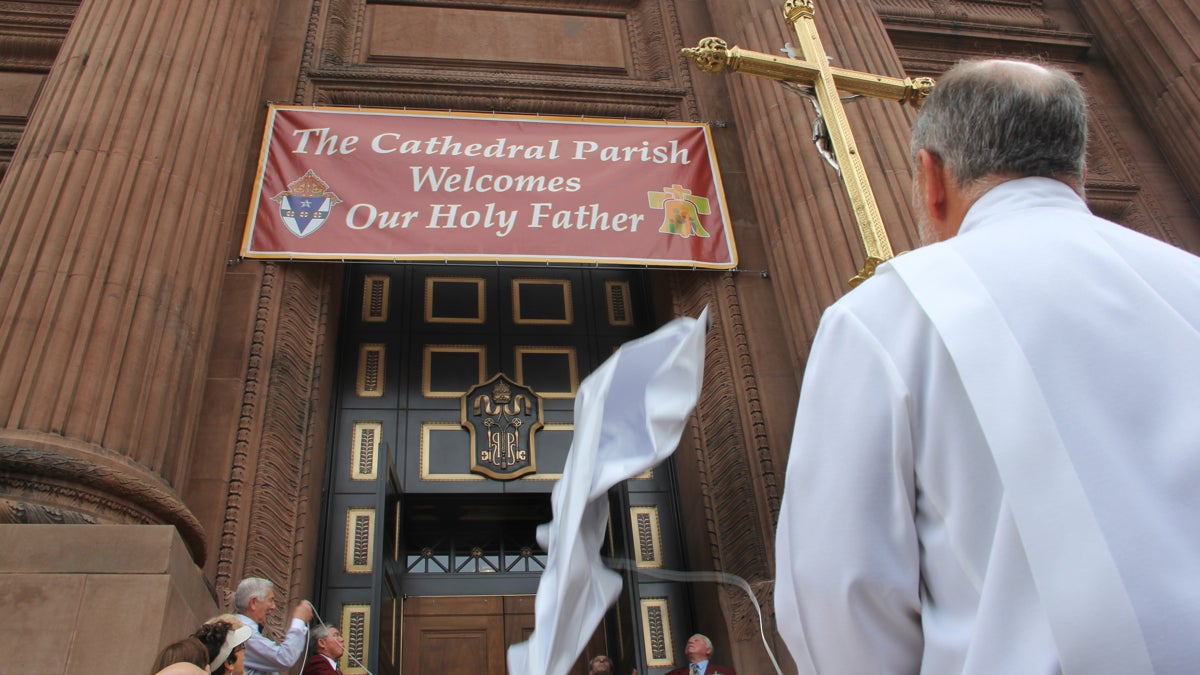  The Cathedral Basilica of Saints Peter and Paul unveils a banner welcoming Pope Francis to Philadelphia. (Emma Lee/WHYY) 