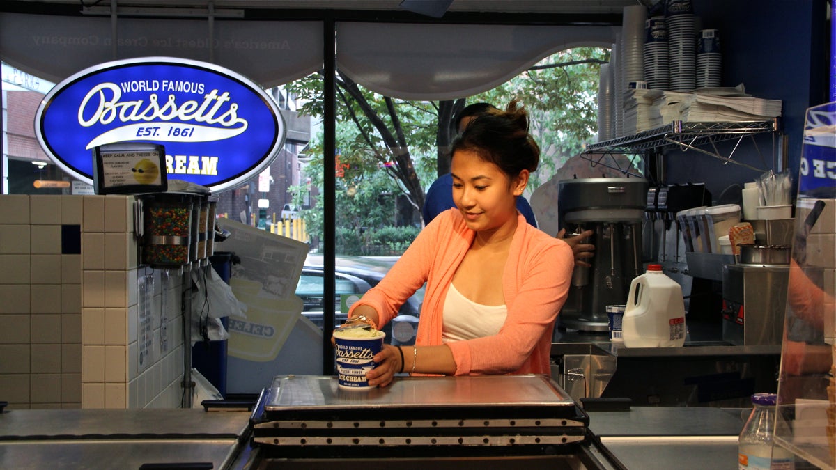  Bassetts Ice Cream at Reading Terminal Market. (Emma Lee/WHYY) 
