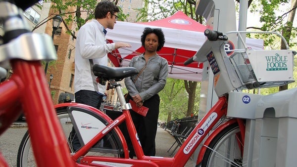  Tyler Reeder of B-Cycle explains his system to West Philly resident Nzingah Abdul-Wahid at a bike share demonstration event at Philadelphia's Rittenhouse Square in April. (Emma Lee/for NewsWorks) 