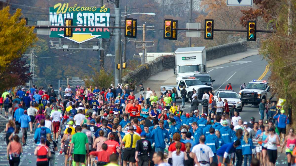  A scene from last year's Philadelphia Marathon as runners enter and leave Manayunk. (Bas Slabbers/for NewsWorks, file) 