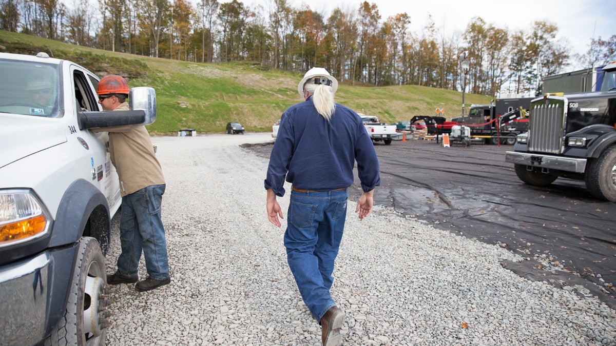  Larry Fulmer, Cabot Oil & Gas frack superintendent in the the northeast region walks the perimeter of a fracking operation in in Hardford Township, Susquehanna County, Pa. (Lindsay Lazarski/WHYY) 