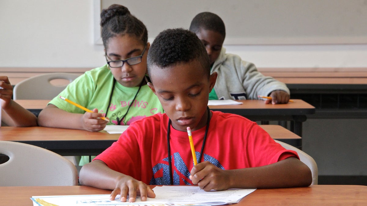  Fourth graders in a summer reading program at West Philadelphia High School. (Emma Lee/WHYY) 