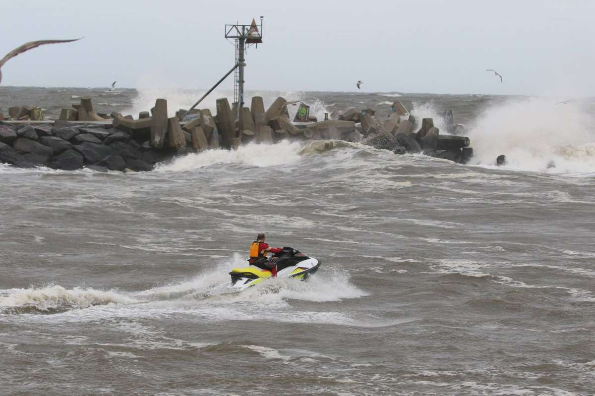  Jet skier in the Manasquan Inlet just prior to the Coast Guard rescue. (Photo: JSHN contributor Peggy Birdsall Cadigan) 