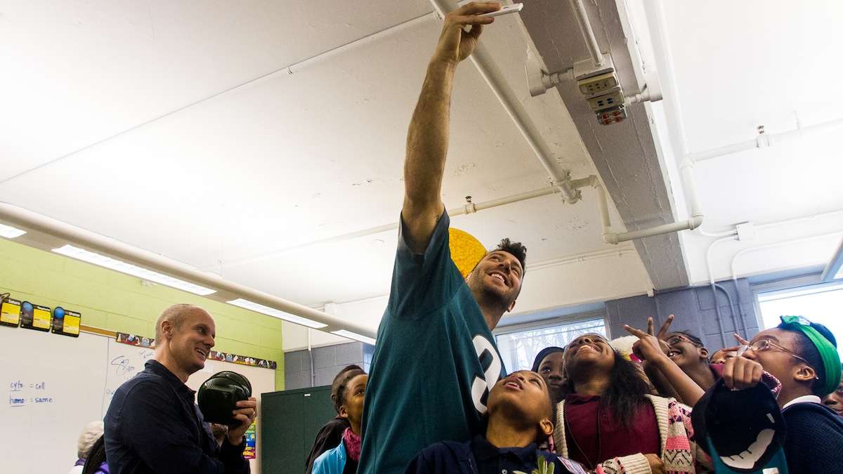  Connor Barwin takes a selfie with students at Mifflin Elementary School in East Falls. (Brad Larrison/for NewsWorks) 
