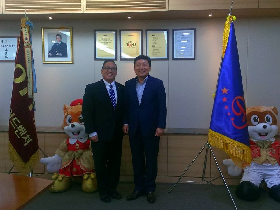 Philadelphia City Councilman David Oh (left) traveled to Seoul