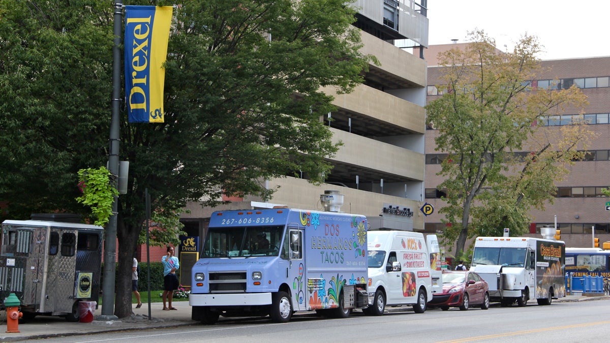  A City Council proposal meant to limit Drexel food trucks is being reconsidered. (Emma Lee/WHYY) 