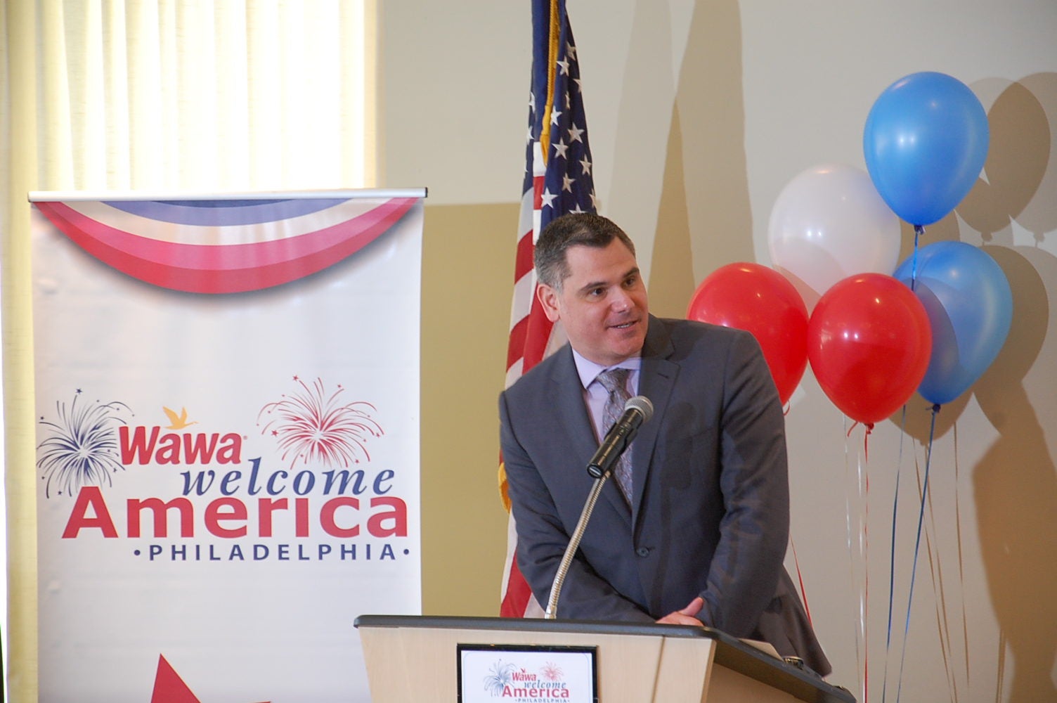 Welcome America's Jeff Guaracino announces the acts for July 4th concert (Tom MacDonald/WHYY)