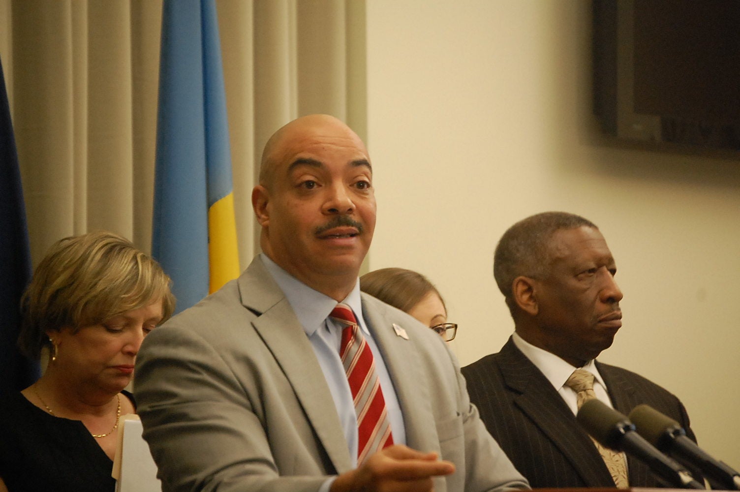 DA Seth Williams talks to reporters (Tom MacDonald/WHYY)