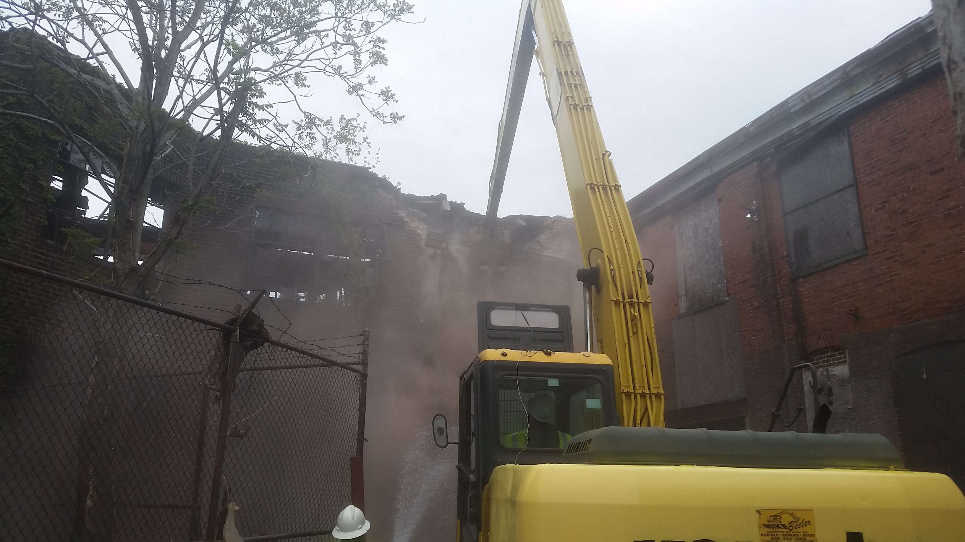  Demolition begins on Hunting Park building Wednesday. (Tom MacDonald/WHYY) 