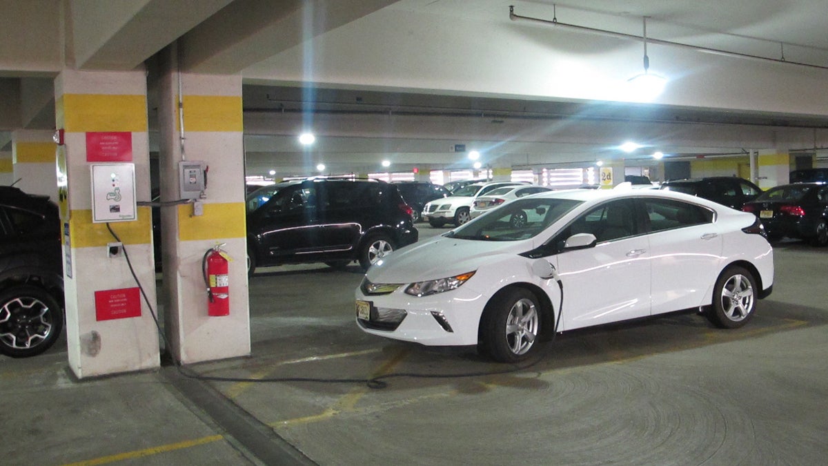 An electric charging station is located in the  garage at the New Jersey Statehouse. (Phil Gregory/WHYY)