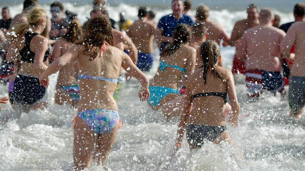 Scenes from the annual Wildwood Polar Bear Plunge. (Bastiaan Slabbers/for NewsWorks)