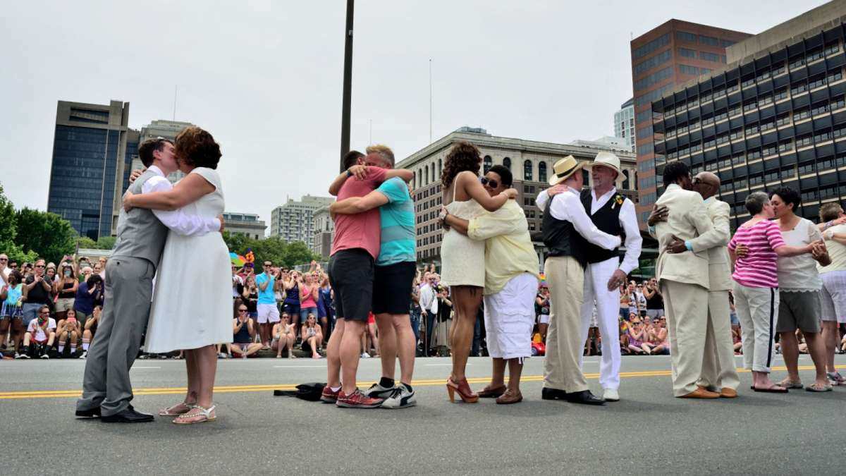  Couples are married on Independence Mall  during the LGBT Pride Parade in Philadelphia on Sunday. (Bas Slabbers/for NewsWorks) 