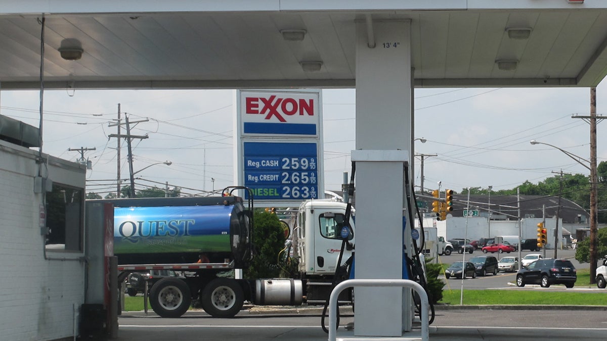  The average price for a gallon of gas in New Jersey is about $2.60.(Phil Gregory/WHYY) 