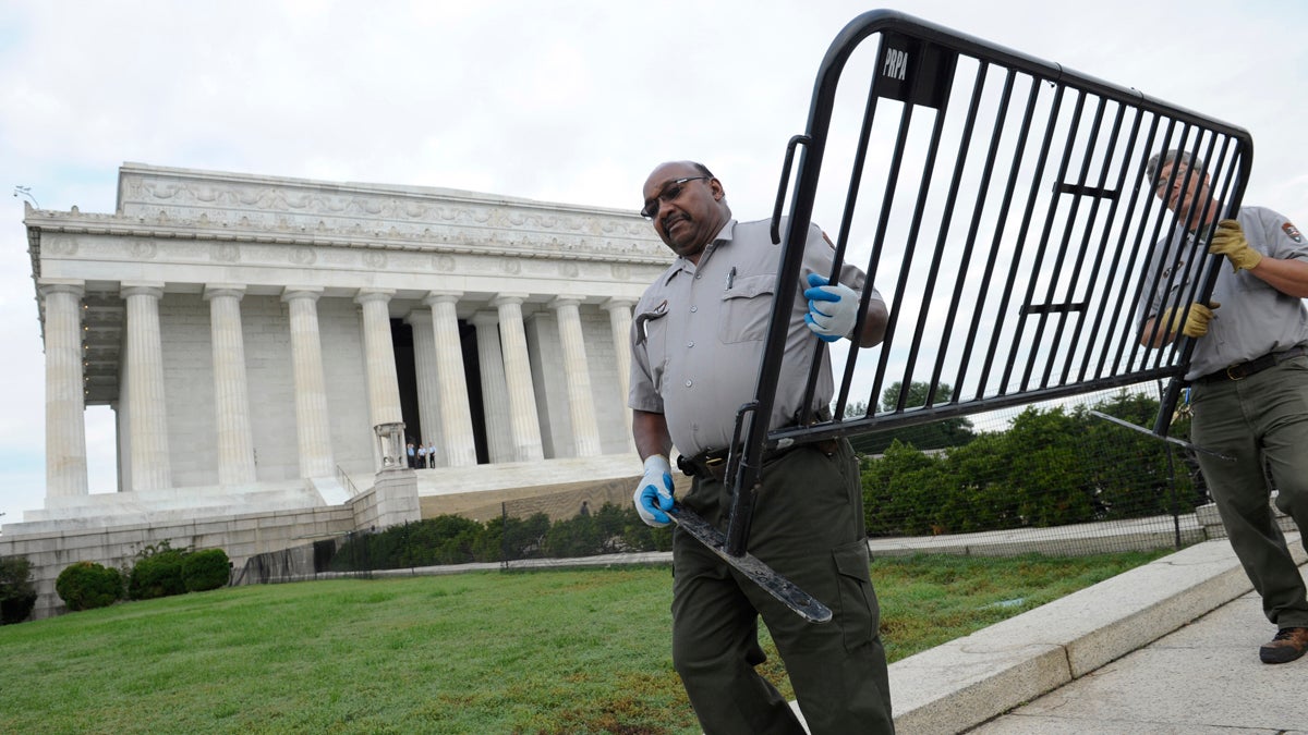  National Park Service employees remove barricades from the grounds of the Lincoln Memorial in Washington, Thursday, Oct. 17, 2013. Barriers went down at National Park Service sites and thousands of furloughed federal workers began returning to work throughout the country Thursday after 16 days off the job because of the partial government shutdown.(AP Photo/Susan Walsh) 