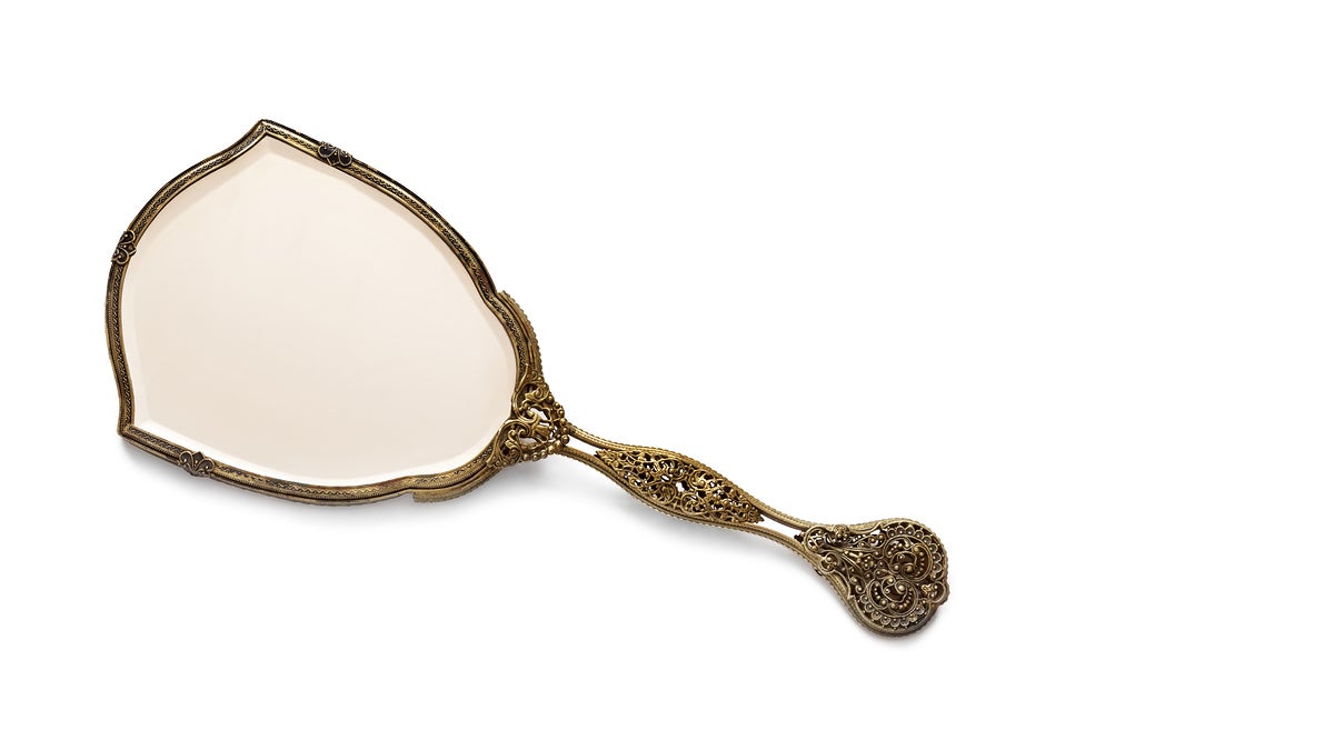 (<a href='http://www.bigstockphoto.com/image-56891543/stock-photo-vintage-antique-gilded-hand-mirror%2C-isolated-on-white-background'>Big Stock</a>)