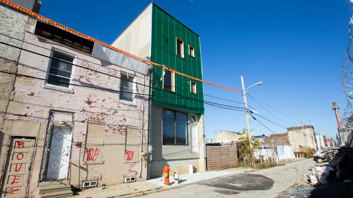  New construction next to an older rowhome on a Philadelphia block. (Photo by Jessica Kourkounis for Keystone Crossroads) 